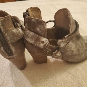 Seychelles Urgency Metallic Pewter 8.5 bootie